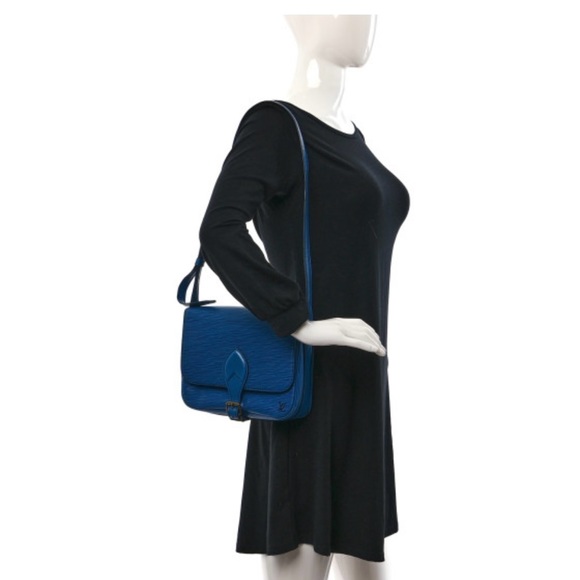 100% vintage authentic LOUIS VUITTON
Epi Cartouchiere Toledo - Picture 2 of 5